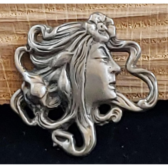 Vintage Unsigned Silver Tone Metal Lady in the Wind Brooch/Pendant, Art Nouveau - Picture 1 of 9